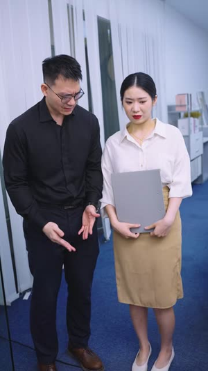 闪婚后，我带憨夫总裁逆袭人生最火爆短剧