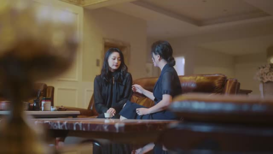 向她逆光而来（26集）全集免费观看