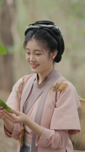 灾荒年小农女有满仓鱼肉 (95集) 精彩短剧热播中