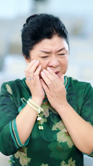 寿命只剩一天,还不发疯等什么呢 (70集) 寿命只剩一天,还不发疯等什么呢 (70集) 短剧精彩片段