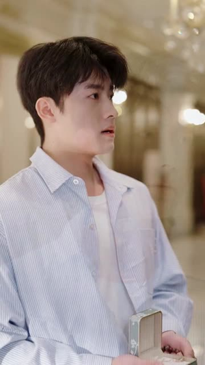 我资助的穷学生,毕业把我当乞丐(65集) 我资助的穷学生,毕业把我当乞丐(65集)热门短剧推荐